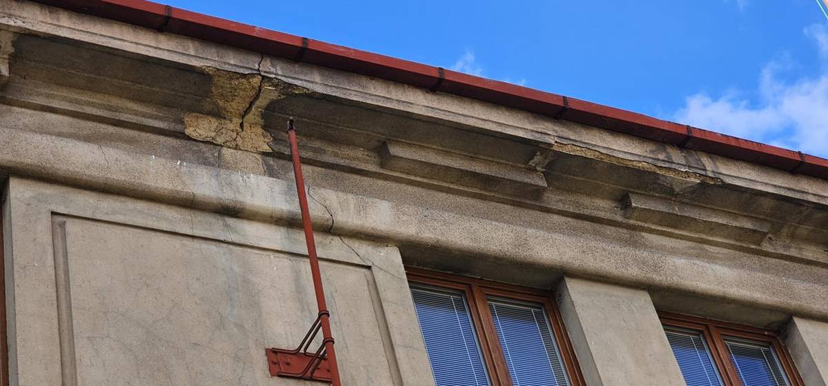 Oprava havarijního stavu římsy budovy ZŠ