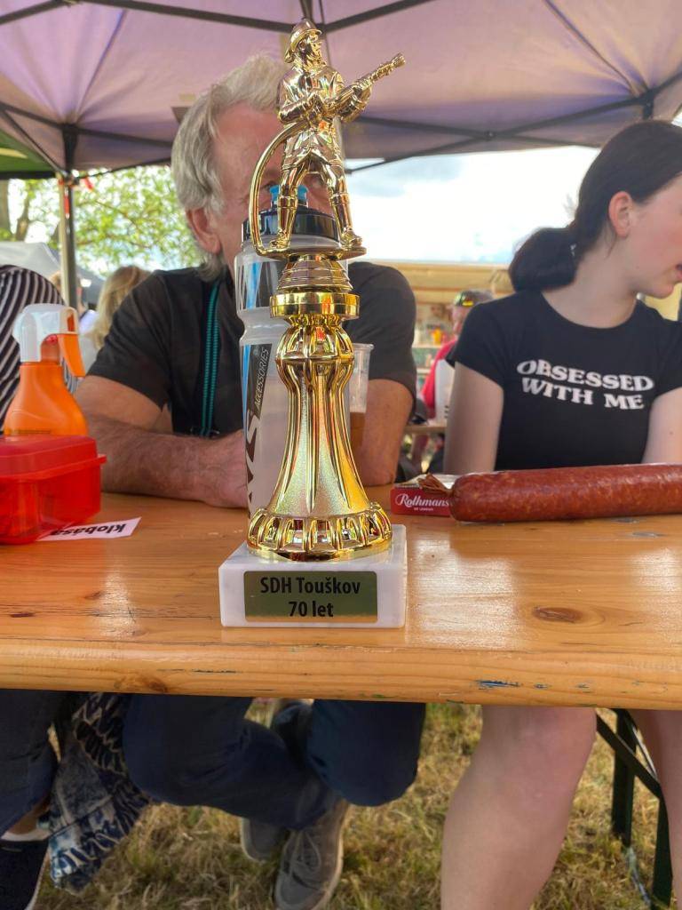 Ve značně kombinované sestavě a znaveni dopoledním pochodem "Kozárovická 20" vyrazili hasiči na soutěž v Touškově. A jak to dopadlo? Ano, ta výsledková tabule opravdu nelže a mluví za vše. Moc děkujeme pořadatelům za pozvání i vynikající atmosféru a všem zúčastněným elán do dalších akcí!!!