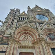 V Sieně navštivte také Duomo - katedrálu Nanebevzetí Panny Marie, jejíž stavba a dekorace trvala celá staletí.
