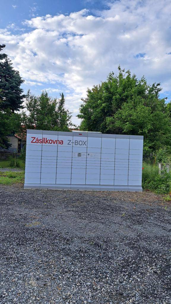 Z důvodu časté zaplnění kapacity Z-BOXu byl nově jeho objem navýšen a přesunut do zadní části parkoviště.
