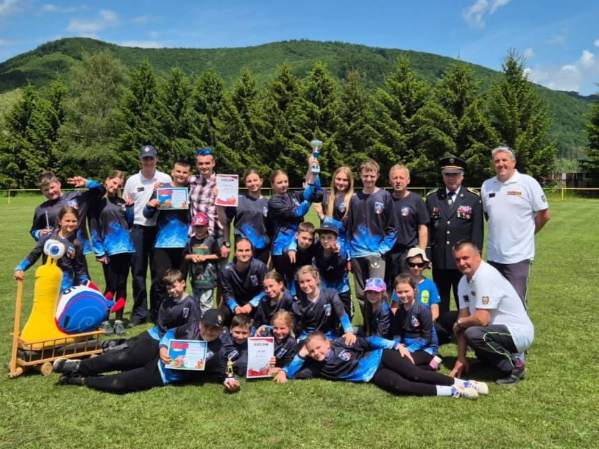 Na domácej pôde v Zbyňove sa predstavili v sobotu 31.mája 2025 až dve 10-členné družstvá našich mladých hasičov. Z okresu Žilina sa celkovo 16 tímov mládeže stretlo aby si zmeralo sily. Obidve naše družstvá predviedli parádne výkony.