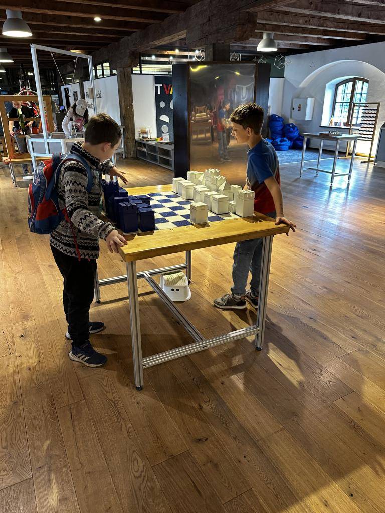 V úterý 28. května se přípravná třída společně s 1., 2. a 3. třídou vydala na poznávací výlet do Pevnosti poznání v Olomouci. Děti zde čekal poutavý vzdělávací program s názvem „Voda je bezbarvá kapalina bez chuti a zápachu“.