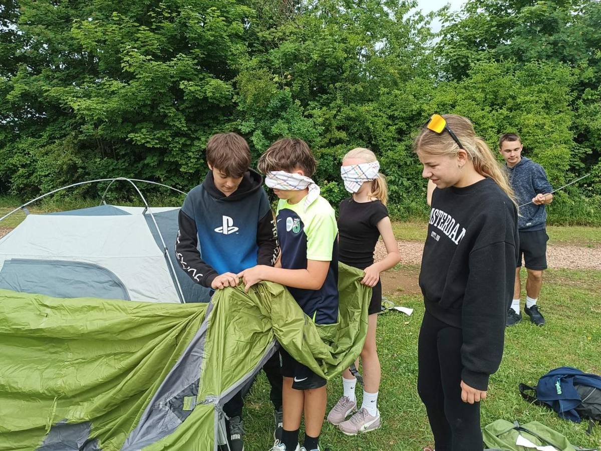 V pondělí 2. června 2025 se naše škola proměnila v pestré centrum her, sportu a zábavy.