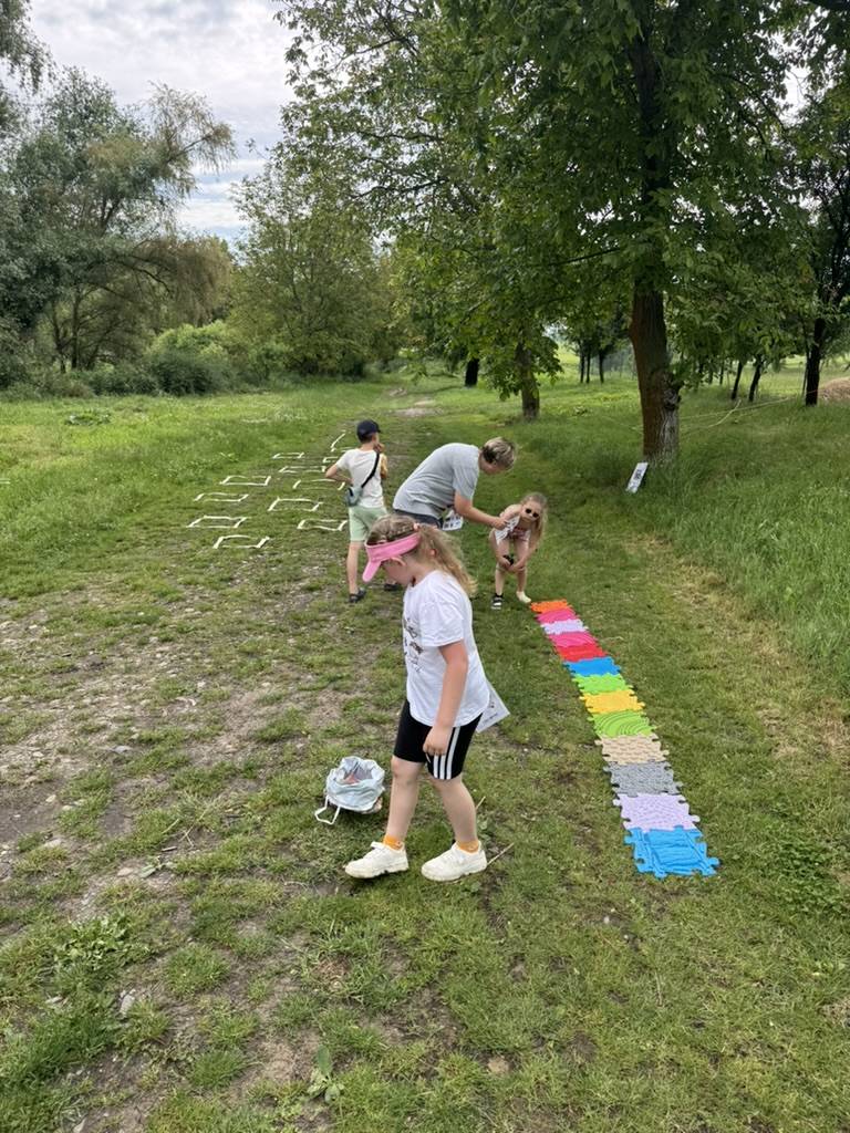 přípravy, stanování a "Z pohádky do pohádky"