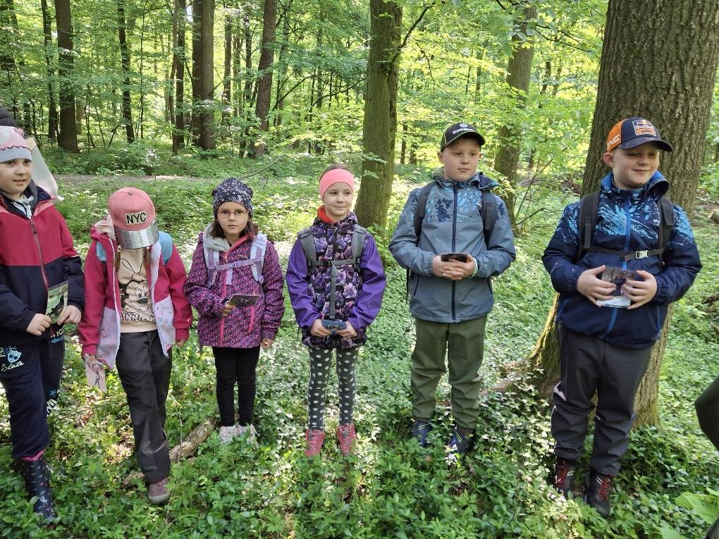 2. a 3. ročník si s paní učitelkou Ivanou Stískalovou užili lesní pedagogiku v Bohuslávkách. ???? ????????