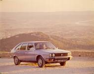 Pod kapotou byl 2,7litrový šestiválec PRV, který tehdy sdílely i Peugeot 604 a Volvo 264. Maximální výkon byl 96 kW a nejvyšší rychlost 185 km/h.