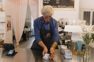 Barista Jiří při práci