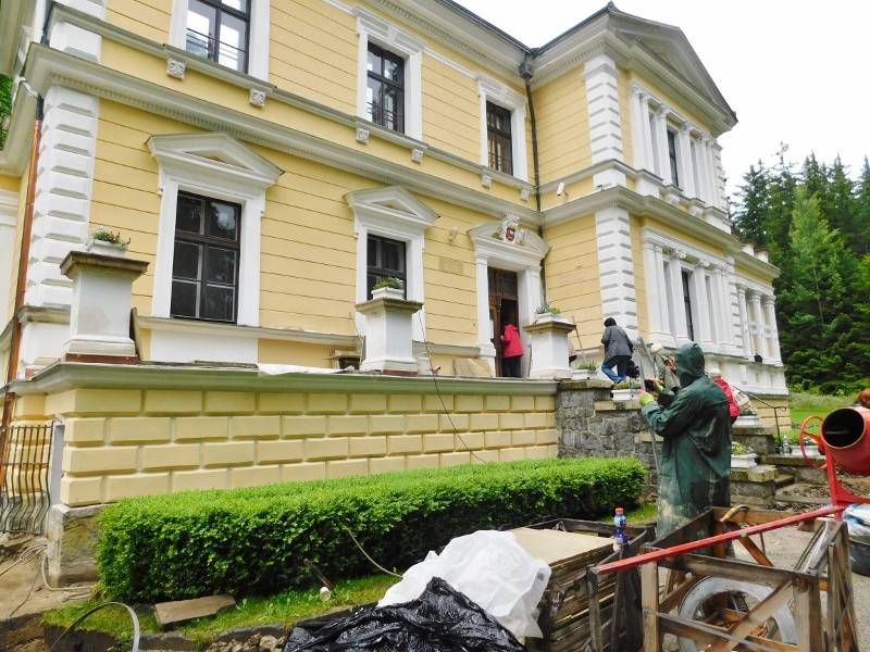 5. června 2025 pro seniory uspořádal Fit senior Příbram spolu s Obcí Drahlín výlet na Zámeček ve Vysoké u Příbramě.