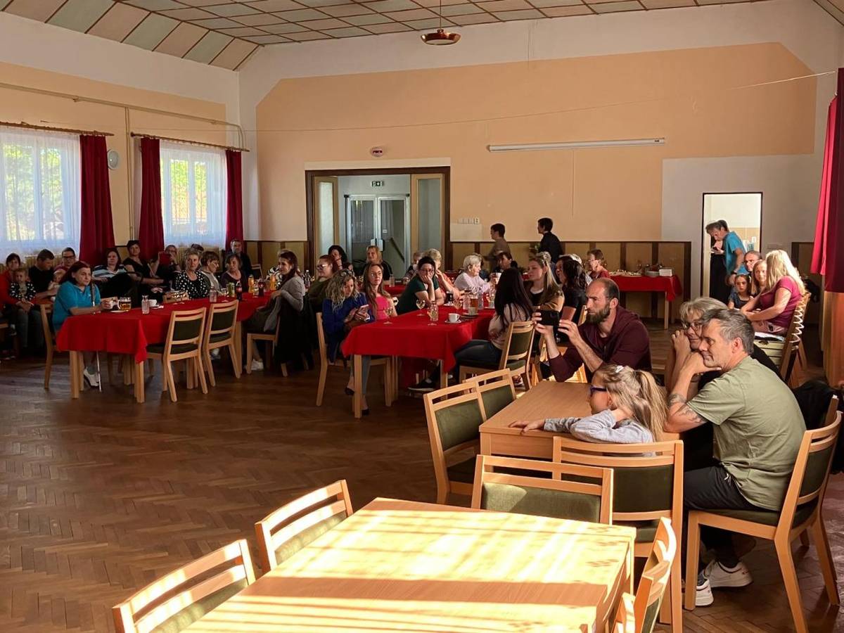 Tradiční oslava Dne matek a MDŽ v KD Cebiv
