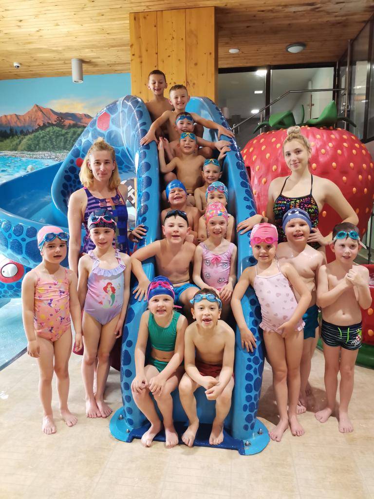 Deti z našej materskej školy absolvovali plavecký kurz v hoteli Permon na Podbanskom. Pani inštruktorky deti oboznámili s vodou, základmi plávania prostredníctvom skvelých aktivít a zábavy.