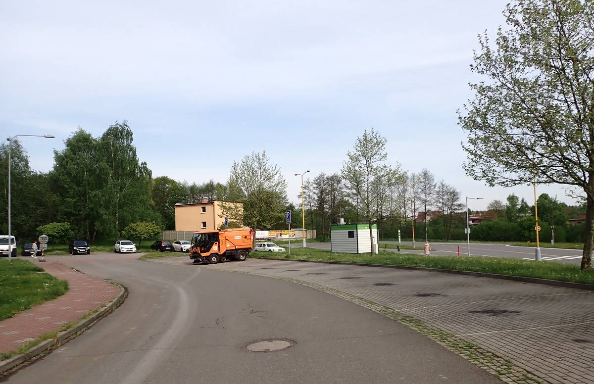 Upozorňujeme na blokové čištění ulic v Havířově, které bude probíhat od 16. do 20. června 2025:   16.6.2025 J. Hory                                                                   06:00 – 11:00 hod. Kollárova - točna                                                    11:00 – 14:00 hod.   17.6.2025 Jílová                                                                     06:00 – 11:00 hod. Nad Terasou - vpravo slepá                                  11:00 – 14:00 hod.   18.6.2025 Kollárova - podélné + kolmé u kanc. budovy         06:00 – 11:00 hod. Nad Terasou - podélná                                          11:00 – 14:00 hod.   19.6.2025 Mládežnická od Studentské po jednosměrku - zatáčka   06:00 – 11:00 Mládežnická od Jílové po U Hájenky                     11:00 – 14:00 hod.   20.6.2025 Mládežnická od Slunečnou po Jílovou                   06:00 – 11:00 hod. Mládežnická od jednosměrky po Slunečnou          11:00 – 14:00 hod.     Žádáme o respektování přenosného dopravního značení.   https://www.havirov-city.cz/odbor-komunalnich-sluzeb/informace/blokove-cisteni-ulic-v-havirove