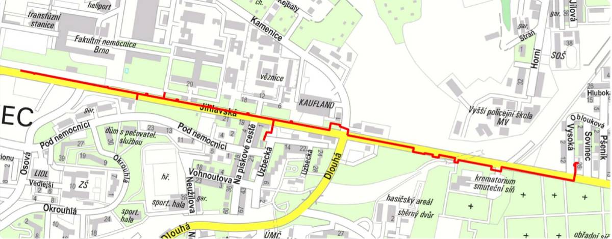 Zveme Vás na informační setkání ke stavbě horkovodu, která omezí dopravu přes ulici Jihlavskou Zástupci Tepláren Brno Vám na informačním setkání představí průběh výstavby nové horkovodní sítě na Jihlavské, včetně harmonogramu prací a dopravních opatření. Stavba bude zahájena koncem června a je plánována do konce tohoto roku. Kdy: středa 11. června 2025 od 17:00 Kde: Základní škola Svážná, Brno Setkání se zúčastní i vedení městské části.   Ulice Jihlavská bude v první etapě prací v červenci průjezdná prozatím jedním jízdním pruhem v každém směru. (Přesný rozsah prací najdete na přiložené mapě.) Omezení v dalších měsících budeme upřesňovat na webu města, městské části i ve zpravodaji. Vážené dámy a pánové, v následujících měsících budeme na ulici Jihlavská budovat novou horkovodní síť pro distribuci tepla. Tento projekt přinese řadu výhod, které pozitivně ovlivní každodenní život ve vaší lokalitě: • napojení na moderní systém centrálního zásobování teplem, který je pohodlný a bezpečný, • spolehlivější a kvalitnější dodávky tepla z obnovitelných a nízkoemisních zdrojů, • nižší emise CO₂ a čistší ovzduší, • stabilnější cenu tepla do budoucna. Naším cílem je co nejvíce omezit nepříjemnosti, které s sebou výkopové práce obvykle přinášejí. Budování rozvodů však přináší krátkodobá omezení. Ujišťujeme vás, že uděláme všechno pro to, aby výstavba probíhala co nejrychleji, bezpečně a s co nejmenším dopadem na váš běžný život. Děkujeme za trpělivost a pochopení. Věříme, že výsledky této modernizace brzy oceníte. Teplárny Brno – Jsme vaše energie