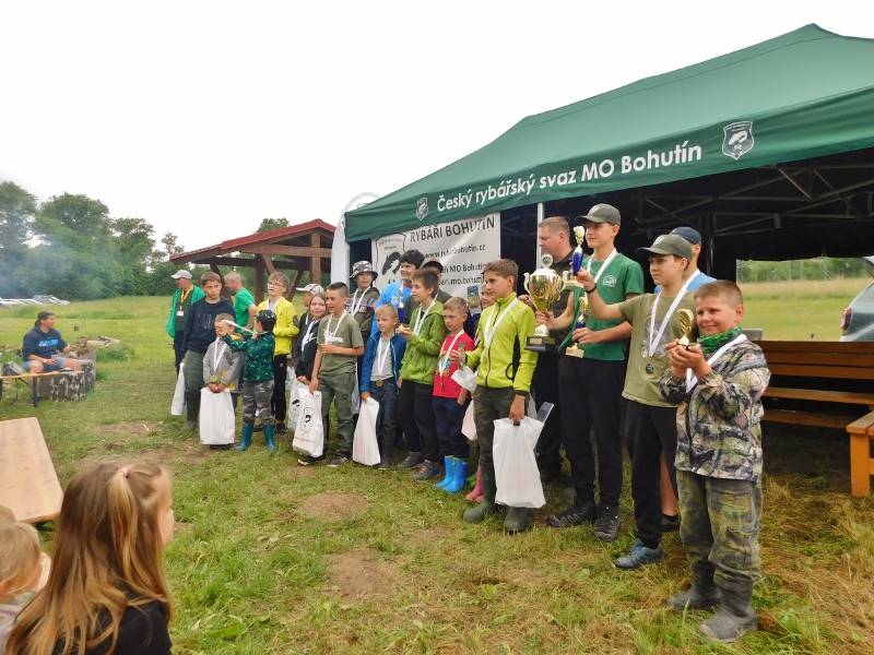 8. června 2025 uspořádal Český svaz rybářů Bohutín ve spolupráci s Drahlínem rybářský závod dětí do 15. let na rybníku V Luhu.