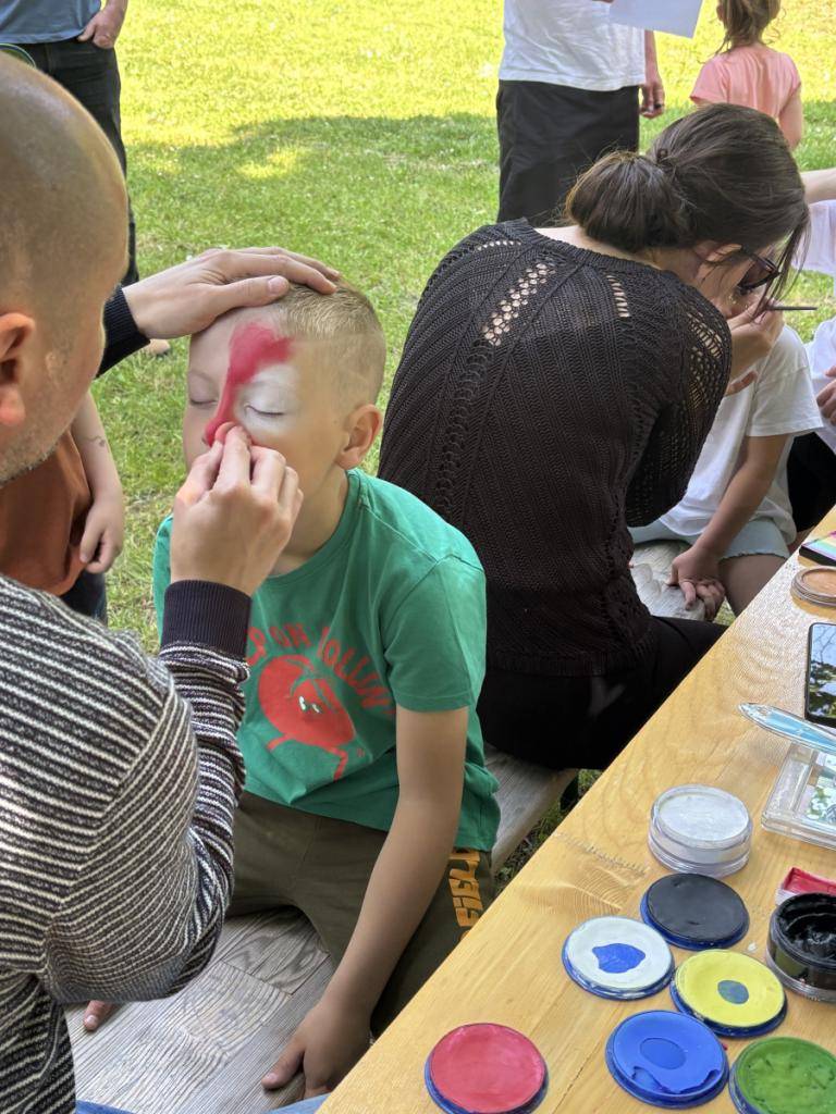 Posledná májová sobota 31.5. patrila našim deťom, pre ktoré obec pripravila lúštenie tajničky a za odmenu detičky dostali sladkosť a malú hračku podľa vlastného výberu.