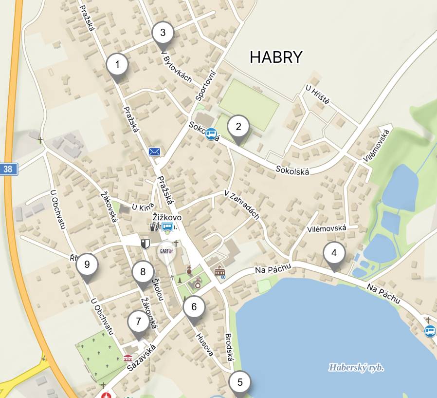 Informace pro návštěvníky Gastronomického festivalu v Habrech, který se bude konat 14. 6. 2025. V souvislosti se zahájením prací na mostě I/38 a následným rozhodnutím Kraje, že náměstí nebude úplně uzavřeno, sledujte pečlivě označení příjezdu návštěvníků. Do Habrů bude umožněn příjezd od Golčova Jeníkova, od Vilémova (Rybníček) a od Havlíčkova Brodu. Směr od Havlíčkova Brodu je však provizorní, v ulici Brodská probíhají stavební práce spojené s kanalizací. Doporučujeme všem, kteří pojedou od Havlíčkova Brodu (objížďkou) a Světlé nad Sázavou vjet do Habrů až od benzínové stanice (ze směru od Golčova Jeníkova). Příjezd ze směru od Chotěboře je možný pouze do části Habrů, ulice Na Páchu je uzavřena z důvodu probíhajících stavebních prací spojených s kanalizací. Na náměstí pak lze dojít pěšky. Na všech místech z každého směru! budou stát pořadatelé, kteří vás následně navedou. Následně sledujte značky se šipkami.  Auta lze parkovat v ulici Pražská k poště po pravé straně!! ... (na mapě bod č. 1) Dále lze parkovat v ulici Sokolská směrem na Vilémov/Rybníček po jedné straně!... (na mapě bod č. 2) Auta můžete také nechat v ulici V Bytovkách (pokud se nepodaří zaparkovat na jiném místě)... (na mapě bod č. 3) Návštěvníci jedoucí ze směru Chotěboř mohou parkovat v ulici Na Páchu tam, kde neprobíhají stavební práce...(na mapě bod č. 4) Návštěvníci mohou dále parkovat v ulici Brodská po jedné straně a případně v ulici Husova...(na mapě bod č. 5 a 6) K parkování lze využít i parkoviště u Komunitního centra a následně ulici Žákovská či u Obchvatu...(na mapě bod č. 7, 8, 9) NELZE PARKOVAT V PROSTORU ŽIŽKOVA NÁMĚSTÍ, TENTO PROSTOR JE VYHRAZEN PRO AUTA STÁNKAŘŮ! Prosíme o součinnost v parkování tak, aby mohla projet policie, zdravotnická záchranná služba, hasičský záchranný sbor a hlavně autobus!!! Kontakty na organizátory: Tereza Chalupová – 731 111 882, Nikola Krupičková – 731 177 745, Lucie Šulcová – 603 201 840