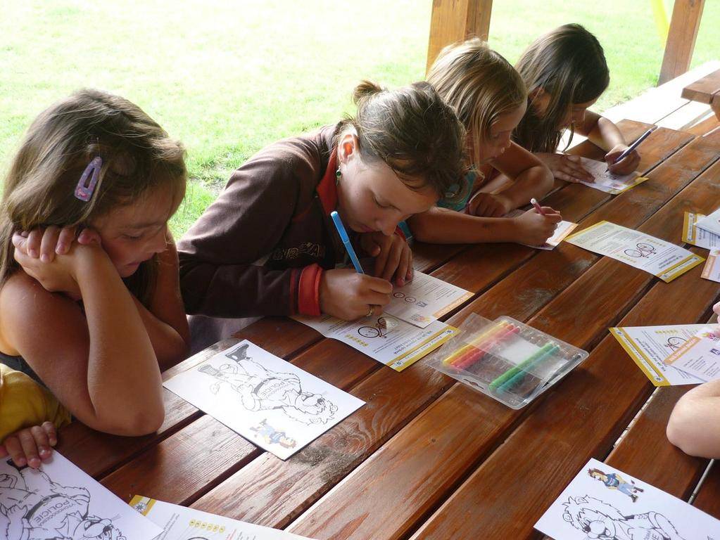 Dne 21.9 na první setkání sokolčat, byla pozvána policistka ČR z Ústí na Orlicí. Téma bylo - poučení o bezpečném chování na silnici i doma -.