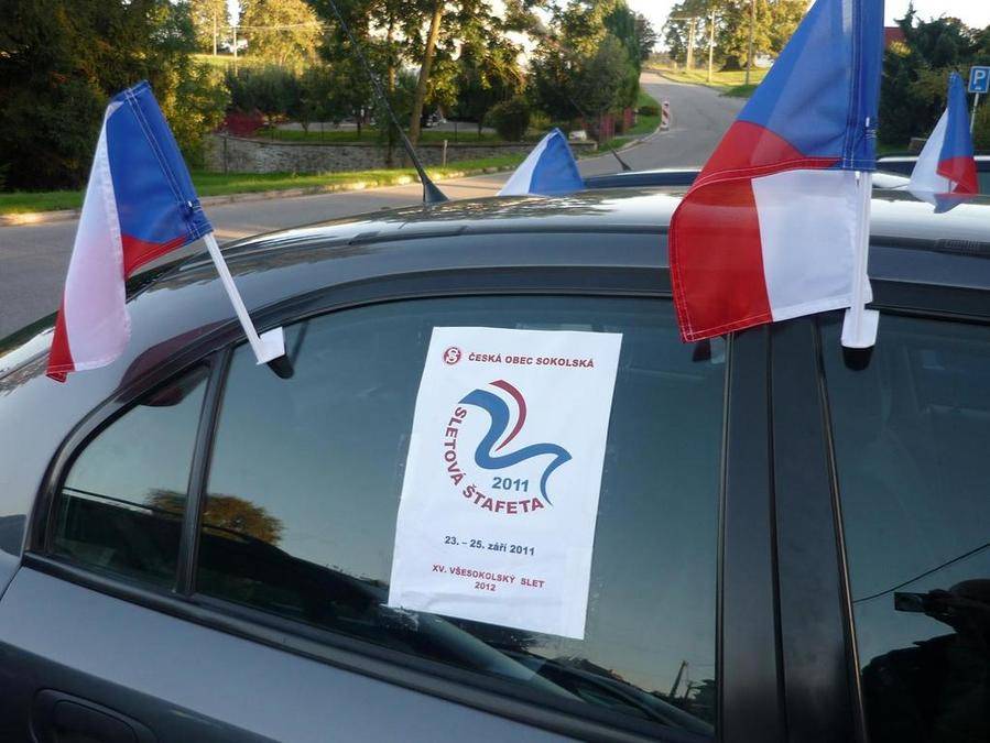 Zapojili jsme se do celorepublikové akce : SLETOVÁ ŠTAFETA.  Tajemník Pavel Burget ze Severomoravské župy nám přivezl štafetové kolíky ze Slovenska a z ostatních žup. My jsme přidali náš kolík a všechny dopravili do Městečka Trnávky, která pak kolíky přepravila do Litomyšle.