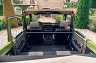 Mercedes-Benz 280 GE přestavěla na lovecký vůz karosárna Rometsch ze Západního Berlína.