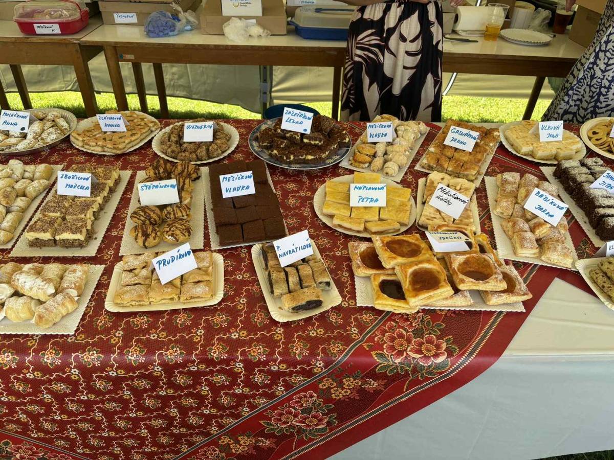 V sobotu 31.5.2025 uspořádal za KD v Moravanech ženský pěvecký sbor Moravjanky Koláčkové zpívání za účasti ženských sborů z Bulhar, Babčice ze Spytihněvi, z Březí u Mikulova a Počemnice z Mutěnic.