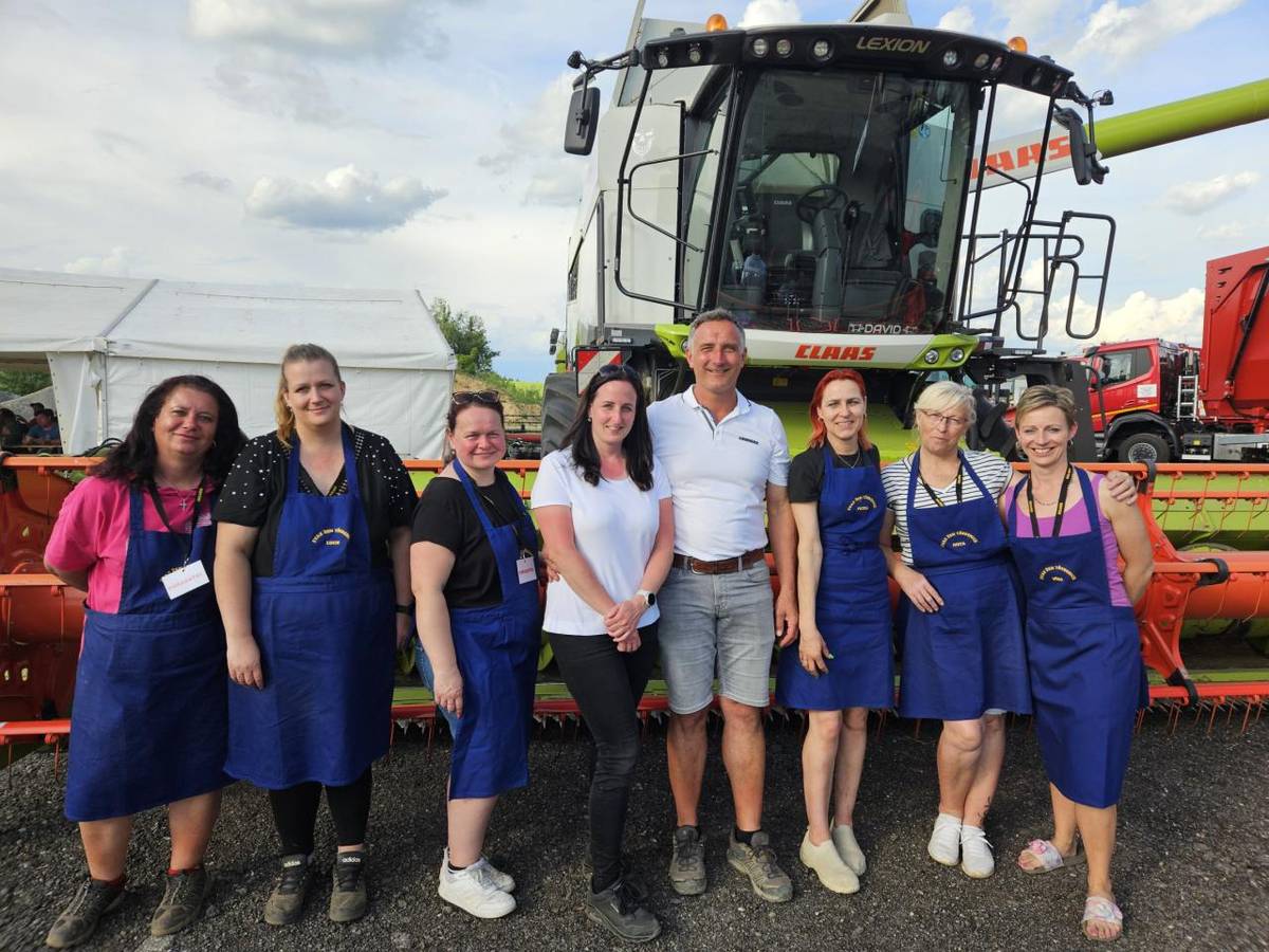 Den dětí s Dolverem se velmi vydařil. Počasí přálo a návštěvníci se měli opravdu na co dívat. Bohatý program připravili pracovníci ze společnosti DOLVER s.r.o. ve spolupráci se Svazem žen Třebenice.