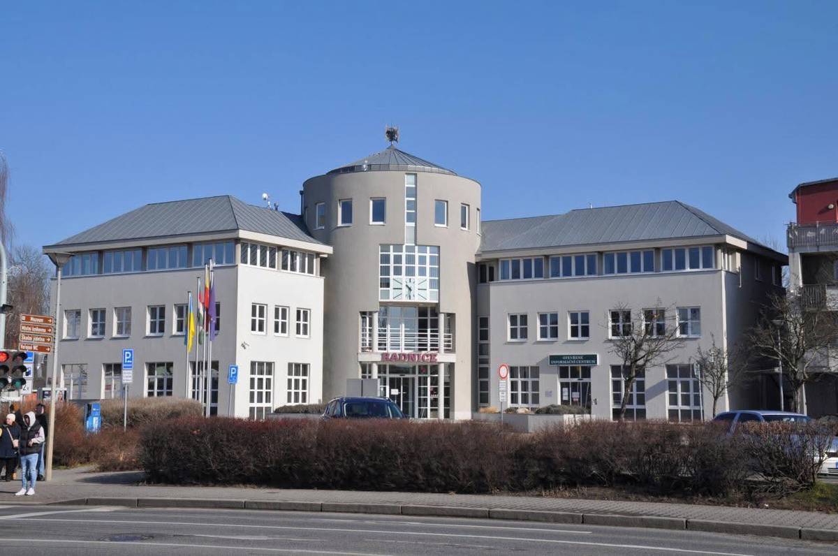 Starosta městské části Praha 22 Tomáš Kaněra svolává 3. zasedání Zastupitelstva městské části Praha 22 na středu 18. června 2025 od 15:00 hodin do prostor Uhříněveského muzea.  Program jednání najdete na webu MČ Praha 22 zde https://www.praha22.cz/zpravy/informace-z-radnice/3-zasedani-zastupitelstva-mestske-casti-praha-22-6984cs.html 🔗