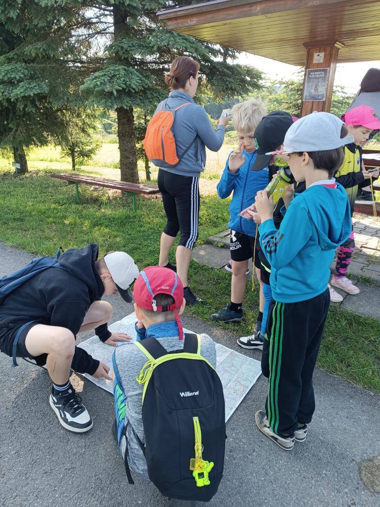 autobusem do Lidče - výšlap na "Zesilovač" - směr Púlčín - myslivecká chata Horní Lideč - pěšky zpět do Střelné