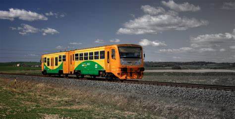Návrh sestavila Správa železnic na základě požadavků jednotlivých dopravců a objednatelů dopravy. Objednatelem regionálních vlaků je přímo Královéhradecký kraj, objednatelem dálkových vlaků (rychlíky) je Ministerstvo dopravy.  Případné připomínky můžete zasílat i na obecní úřad.