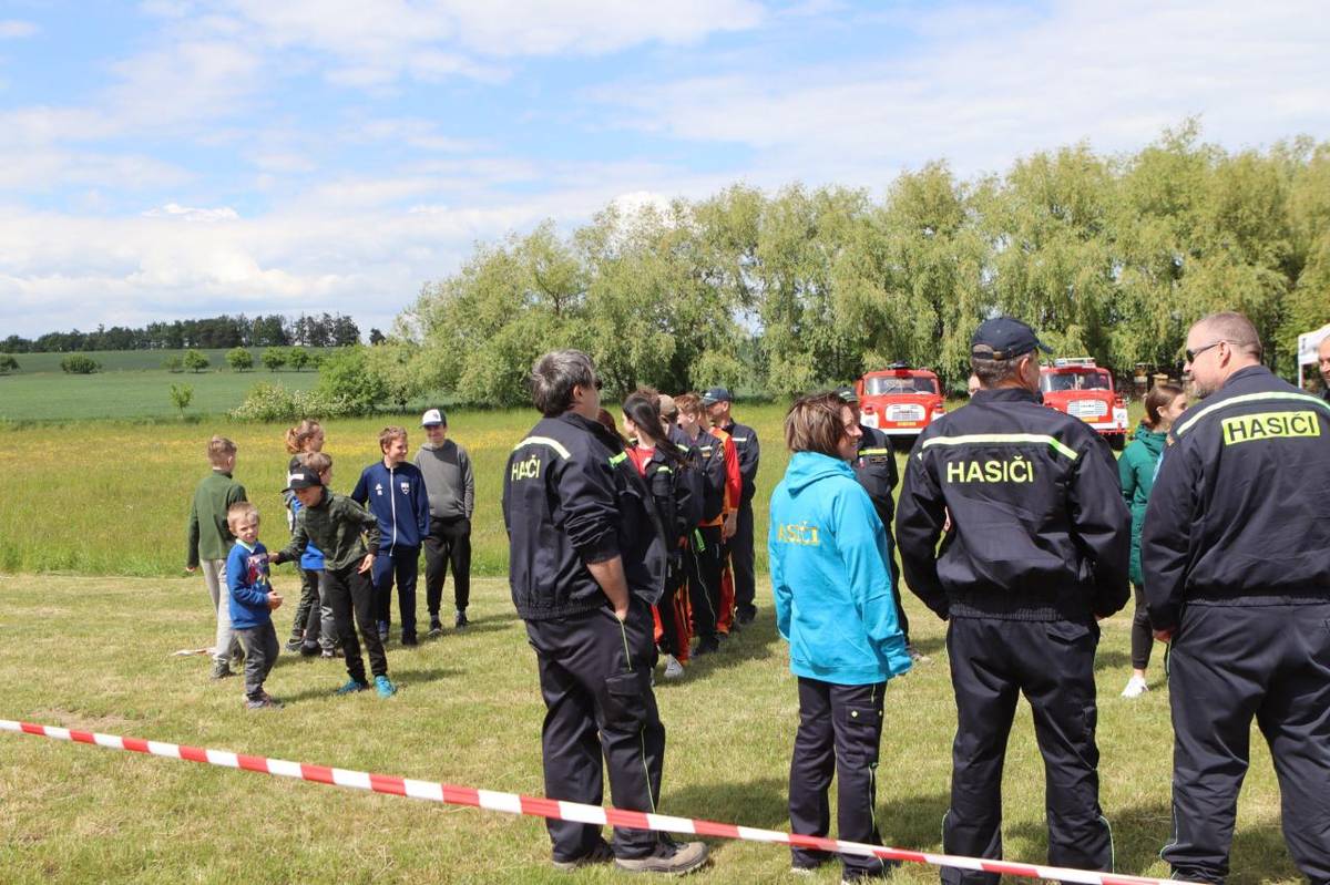 V Třebenicích na louce "koňská" proběhla soutěž v požárním sportu.