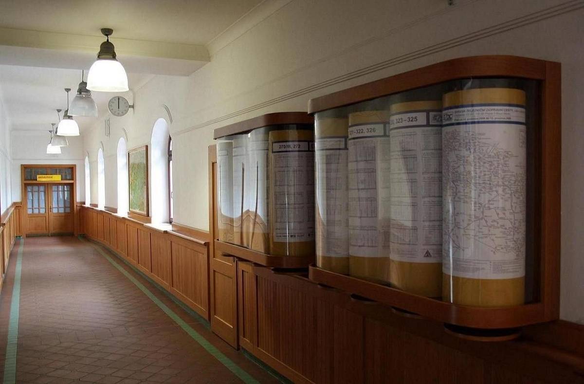 Královéhradecký kraj zpřístupnil k připomínkování návrh nového železničního jízdního řádu pro rok 2026. Prosím zejména pravidelné cestující, aby své případné připomínky doručili na obec (e-mail, osobně) ideálně do konce června. Následně připomínky zpracujeme a zašleme zpět krajskému úřadu. Díky! DJ Návrh nového jízního řádu.