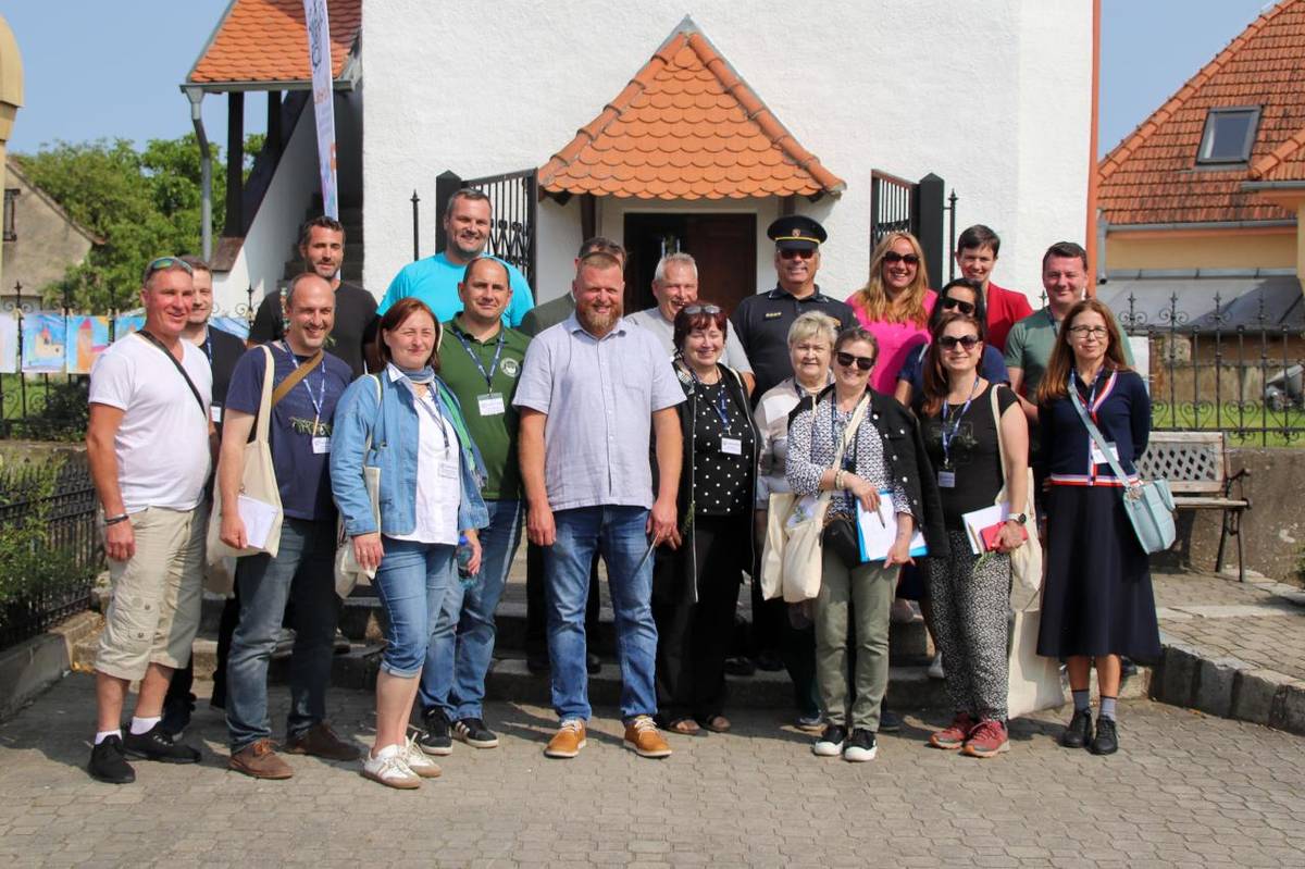 V pondělí 9. 6. 2025 naši vesnici opět navštívila komise Vesnice roku.