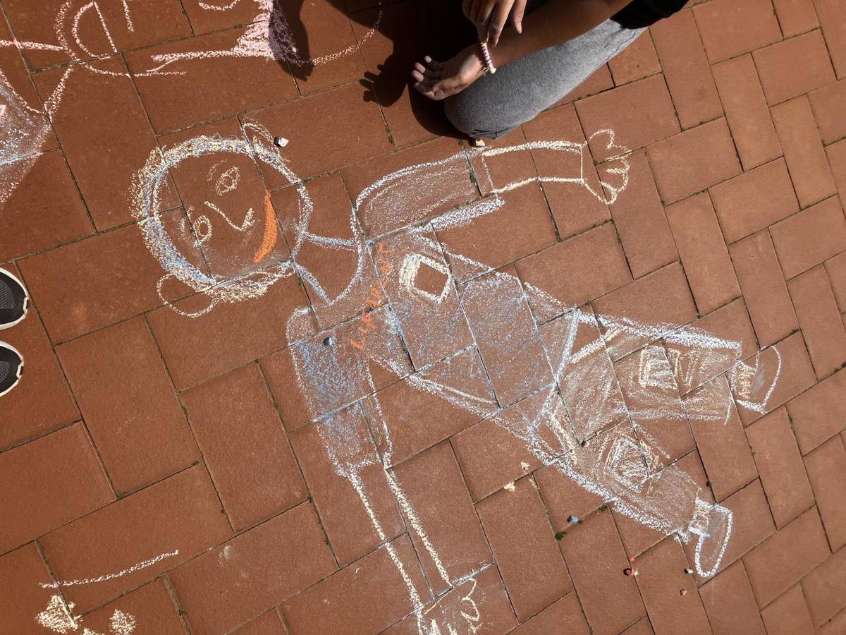 Červen patří také tatínkům, tak si o nich povídáme, malujeme je a vyrábíme dárečky.