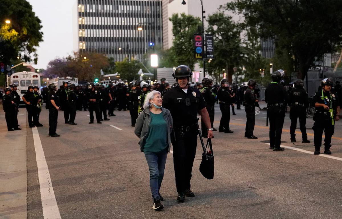 Pokračující protesty proti imigračním kontrolám v Los Angeles
