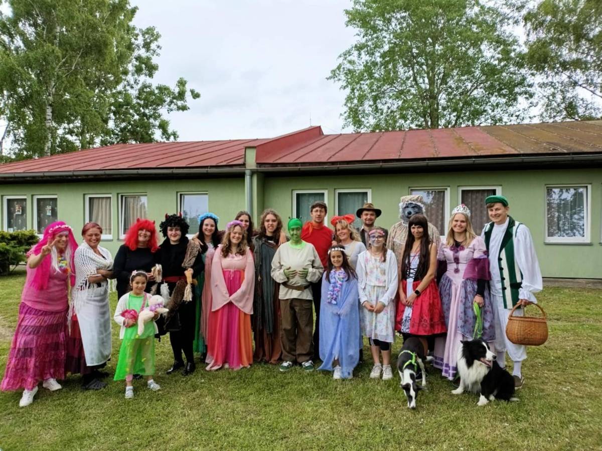 Skvělá atmosféra na pohádkové cestě 2025, veliké poděkování pomocníkům na stanovištích i při občerstvení.