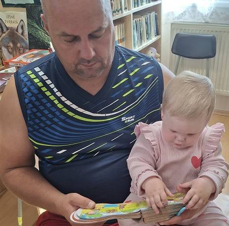 kniha pre najmenších a kniha pre dospelých Vianočný, napísala Lucia Olrinková