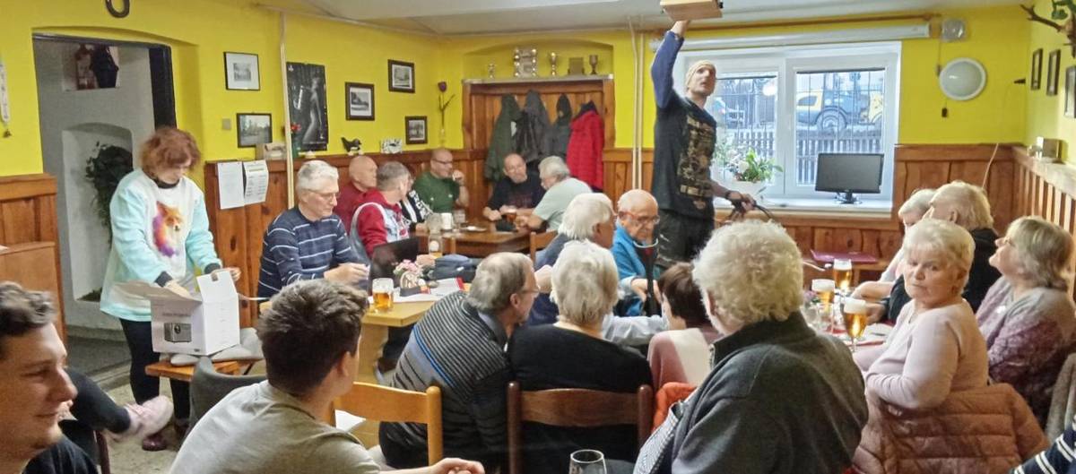 Zájemci o historii obce Čermná se sešli v hospůdce Pod Kaštanem, kde Jirka Daňhel přítomné seznámil s novými materiály, které se mu podařilo získat z archivů.