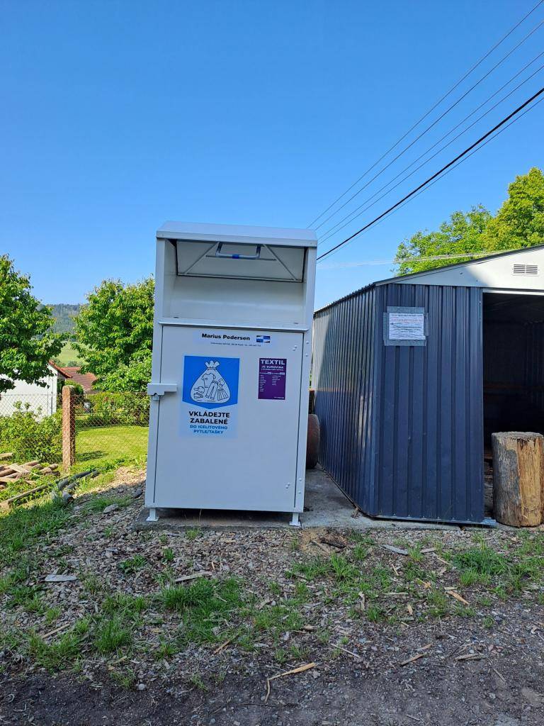 Občané mohou nově využívat kontejner na textil, který byl umístěn ve dvoře Lidového domu.