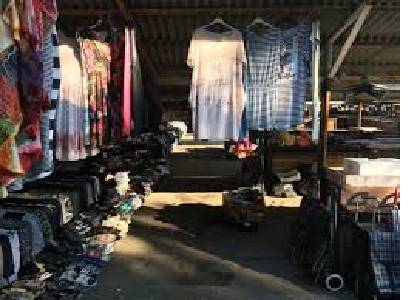 Podnikateľ z Veľkého Rovného ponúka veľký výber jarnej a letnej obuvi, topánky, botasky, našuchovačky, tenisky, sandále, kroksy aj do záhrady, v ponuke je aj obuv od firmy MJARTAN, tričká, pulóvre, tepláky, nohavice, legíny, maskáče, mikiny, kraťasy, dámske a pánske jarné bundy, šiltovky, klobúky, dámske a pánske spodné prádlo aj nadrozmerné, tielka, lambády, spodky, pyžamá, bavlnené a bambusové ponožky, zdravotné, botaskové, pracovné a dioptrické okuliare na čítanie. Predáva sa dnes v stredu 11.06.2025 od 8 hod do 12 hod na parkovisku pri Obecnom úrad Makov.