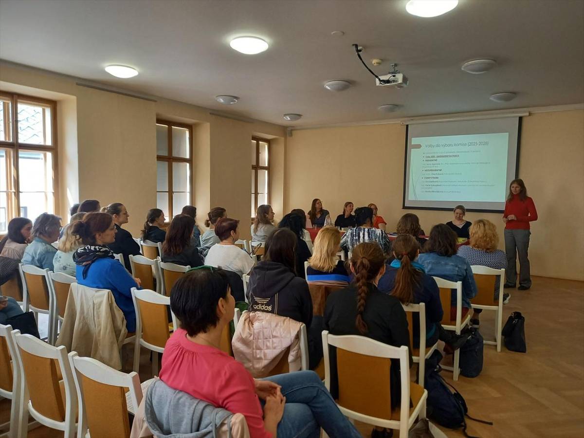 Do Městského muzea a galerie Polička zavítala v pondělí 9. června 2025 řada muzejních pedagogů z celé republiky. Setkání se uskutečnilo v rámci plenárního zasedání Komise pro práci s veřejností a muzejní pedagogiku AMG ČR, které je poličské muzeum dlouholetým členem.  Komise se ve své činnosti zaměřuje nejen ...  (Kultura / Centrum Bohuslava Martinů)