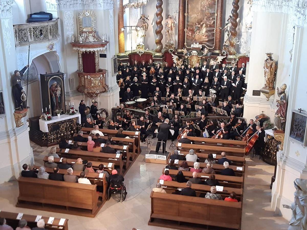 Zahajovací koncert proběhl 18.5.2025 v kostele sv. Mikuláše v Boru.