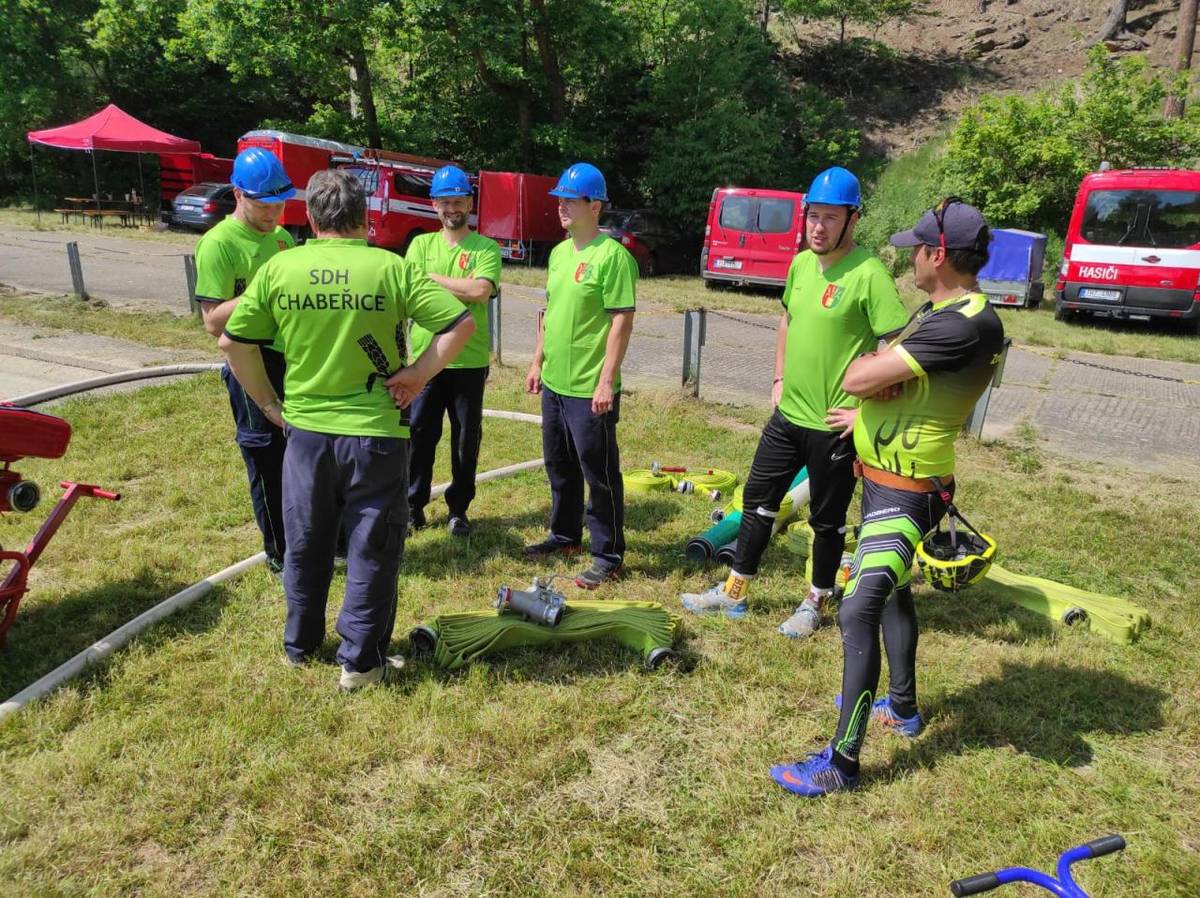 Hasičky a hasiči z Chabeřic se v květnu zůčastnili soutěží ve Zruči a v Nesměřicích.
