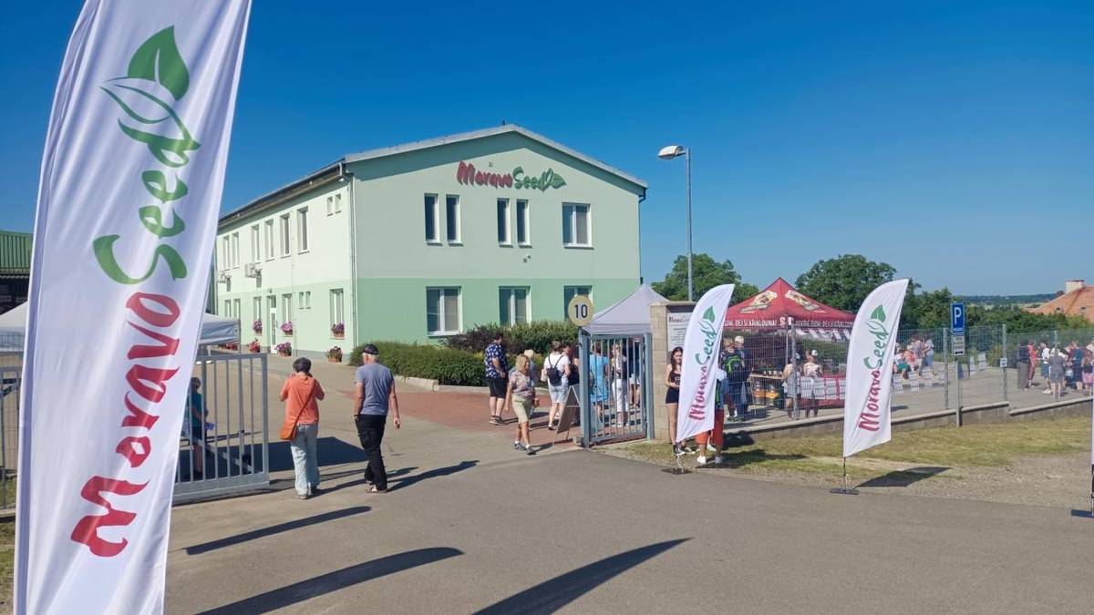 Jako každoročně pořádali zahrádkáři výlet - exkurze do světa osiv Mikulov 2025 Moravo Seed na den otevřených dveří a na zámek Lysice .
