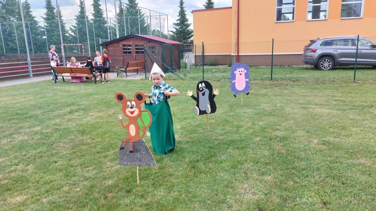 Páteční odpoledne, 6.6.2025, na tuněchodském hřišti patřilo dětem. Malé i větší děti dorazily v karnevalových kostýmech a plnily úkoly a sportovní disciplíny.