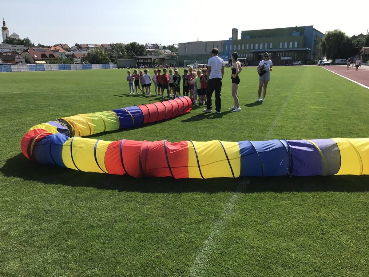 V pátek 13.6. děti prožily den plný sportu a her na místním stadionu.