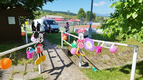 Tohtoročná oslava Dňa detí sa v Trebostove konala v sobotu 14.júna. Keďže bolo krásne počasie, organizátorom sa podarilo pripraviť veľké množstvo zaujímavých stanovíšť, na ktorých si detičky mohli vyskúšať svoju šikovnosť. Preverili si pohybové danosti, manuálnu zručnosť, odvahu, či presnosť. Hádzanie obručí, slalom s loptou, skok vo vreci, streľba zo vzduchovky, či jazda na koni a veľa ďalších hier mali veľký úspech.   čítať ďalej