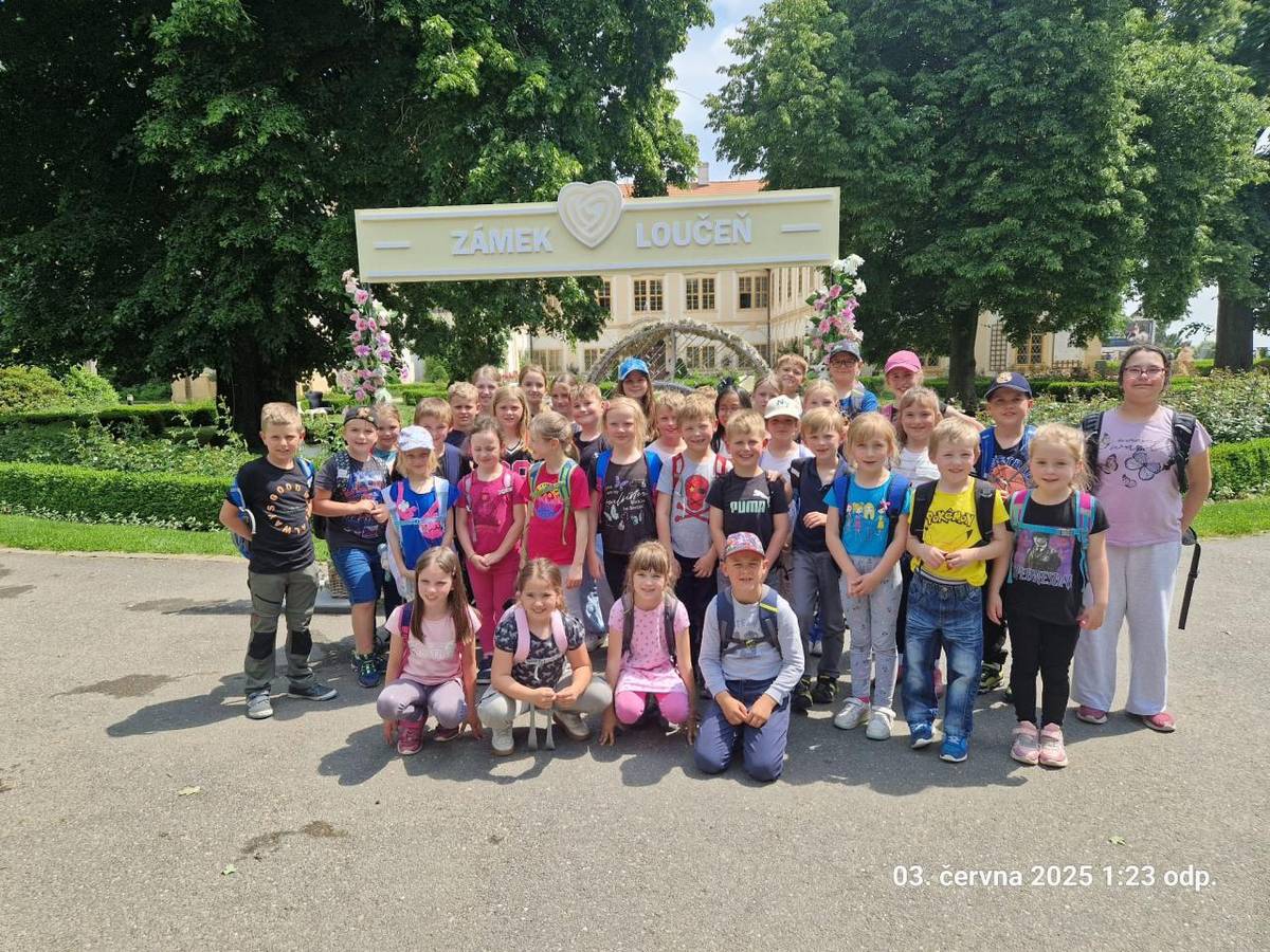 - výlet se školní družinou do bludišť na Loučeni