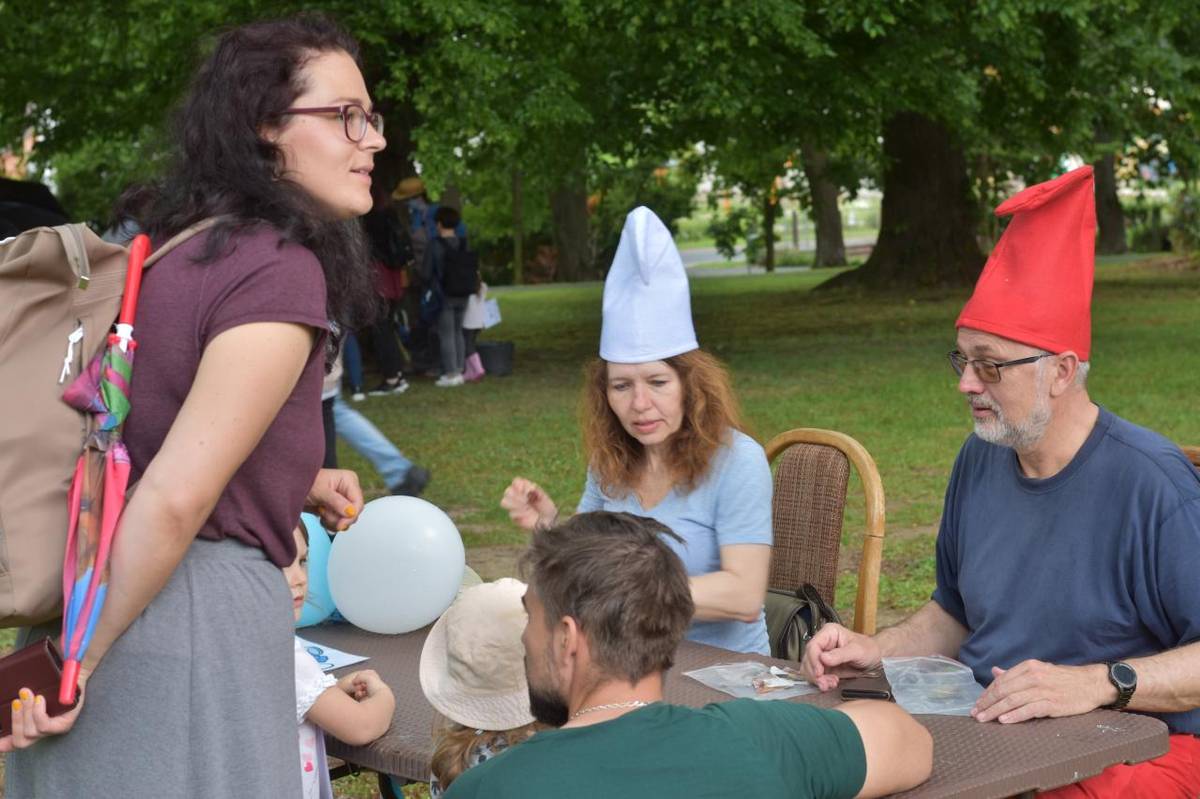 V zámeckém parku proběhl 31.5.2025 tradiční DĚTSKÝ DEN ve šmoulím duchu. Stanoviště, občerstvení a mnoho dalšího čekalo na spokojené děti. Bohužel po průtrži mračen a nepříznivého počasí  byla akce předčasně ukončená.