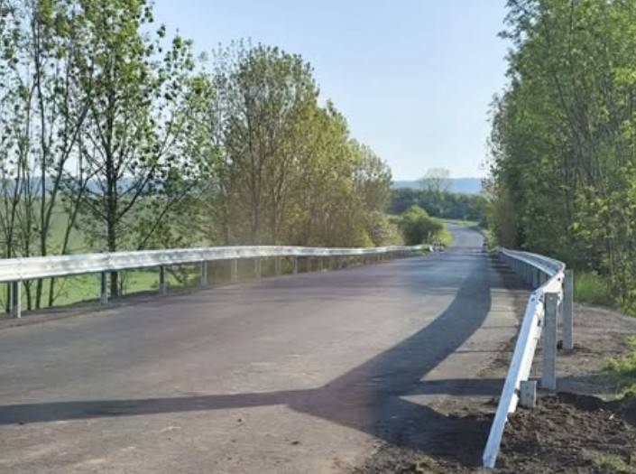 Od pondělí 23.6.2025 končí autobusová výluka ve Zbyslavi a obnovují se běžné jízdní řády linek 710 a 782.  Upozorňujeme občany, že dočasná autobusová zastávka v obci Bojmany již nebude v provozu.   Obnovuje se zastávka na rozcestí.