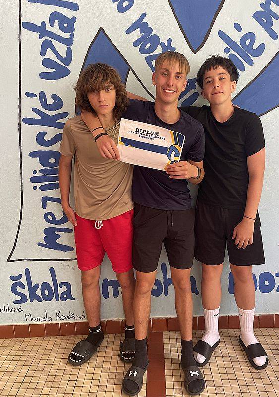 V úterý 17. 6. si dívky z 9. třídy připravily pro nižší ročníky volejbalový  turnaj.