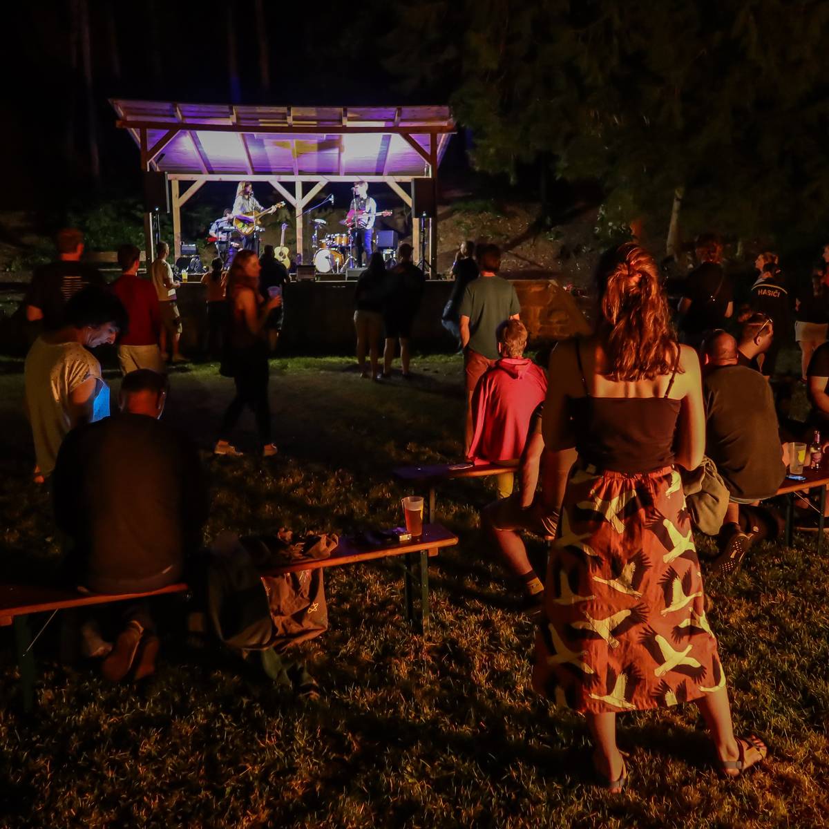 PROGRAM SVATOJÁNSKÉ POUTI 2025 SOBOTA 21.6. 13.00 – 14.30               Slavnostní otevření prodloužené části stezky sv. Vintíře – spolu se spolkem Svatá Ludmila:  houslový recitál Vintíře Langáška s doprovodem – kostel, Ondřej Mrzílek – požehnání Vintířovy lavičky, pěvecký sbor Tadooba a přípitek Vintířovými slzami – u kaple sv. Kříže (zde cca od 13.45 h.)   14.30 – 17.00                     Berounská šestka – dechovka pod lípou 15.00 – 16.30                     Komentovaná vycházka od infocentra do místních kaplí 17.00 – 18.00                     Divadélko MRAK – O chaloupce z perníku v klášterní zahradě 19.00 – 24.00…                 SpazierGang – hudba k tanci, oheň a                                                             občerstvení v amfiteátru   NEDĚLE 22.6. 9.30  - 10.30                  Poutní mše svatá v kostele sv. Jana Křtitele 11.00 – 12.00               Přednáška historika Jakuba Izdného na téma Nejstarší poustevníci v českých zemích v kostele sv. Jana Křtitele 12.00 – 13.30               Komentovaná vycházka od infocentra do místních kaplí 12.00 – 14.00               Sokolník František Adámek v klášterní zahradě (dvě půlhodinová vystoupení s dravci) 14.00 – 15.30               Mariachi Azteca de Praga – opradovíí Mexičani a jejich uhrančivá muzika v klášterní zahradě   OBA DNY Výstava grafik Evy Čapkové SKÁLY VZHLÍŽEJÍ DO OBLAK: část I (infocentrum) SO 10 – 18 h., NE 10 – 16 h., část II (přízemí kláštera) SO 15 – 16 a 18 – 19 h., NE 9 – 9.30 a 10.30 – 11 hod. Stánkový prodej v ulicích, prezentace DMO Berounsko a spolku Svatá Ludmila, ručně poháněný veselý kolotoč, skákací hrad a jiné atrakce v klášterním parku, Svatojánské muzeum s výstavkou o poustevnících, občerstvení u hasičárny nebo v restauraci Obecná škola, skvělá zmrzlina z café U Nás pod Skalou, posezení u piva pod lípou …….