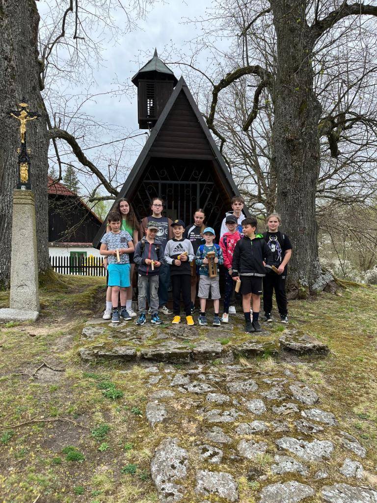 Na Zelený čtvrtek se Babylonem rozezněly řehtačky. Naši malí i větší drkáči obešli domy, aby připomněli velikonoční tradici a nahradili zvony, které podle pověsti odletěly do Říma.